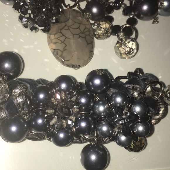 Women’s Necklace and bracelet set - Picture 3 of 6